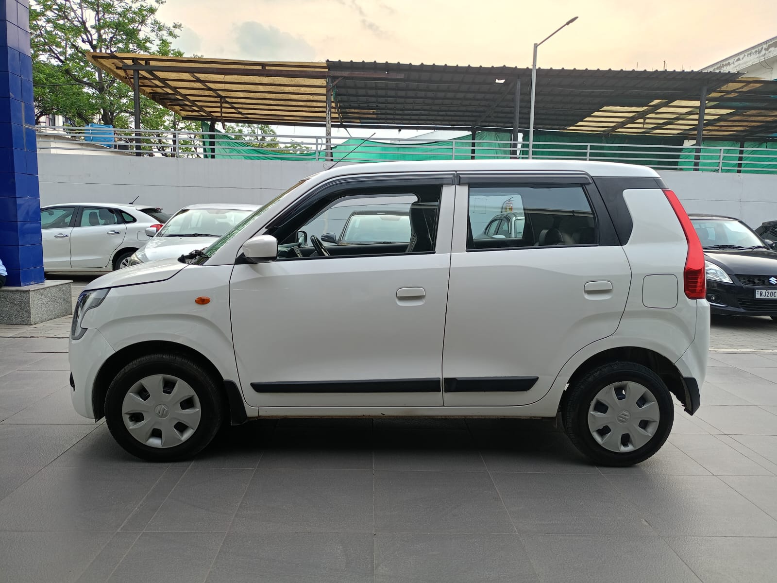 Maruti Suzuki Wagon R Vxi AGS- White