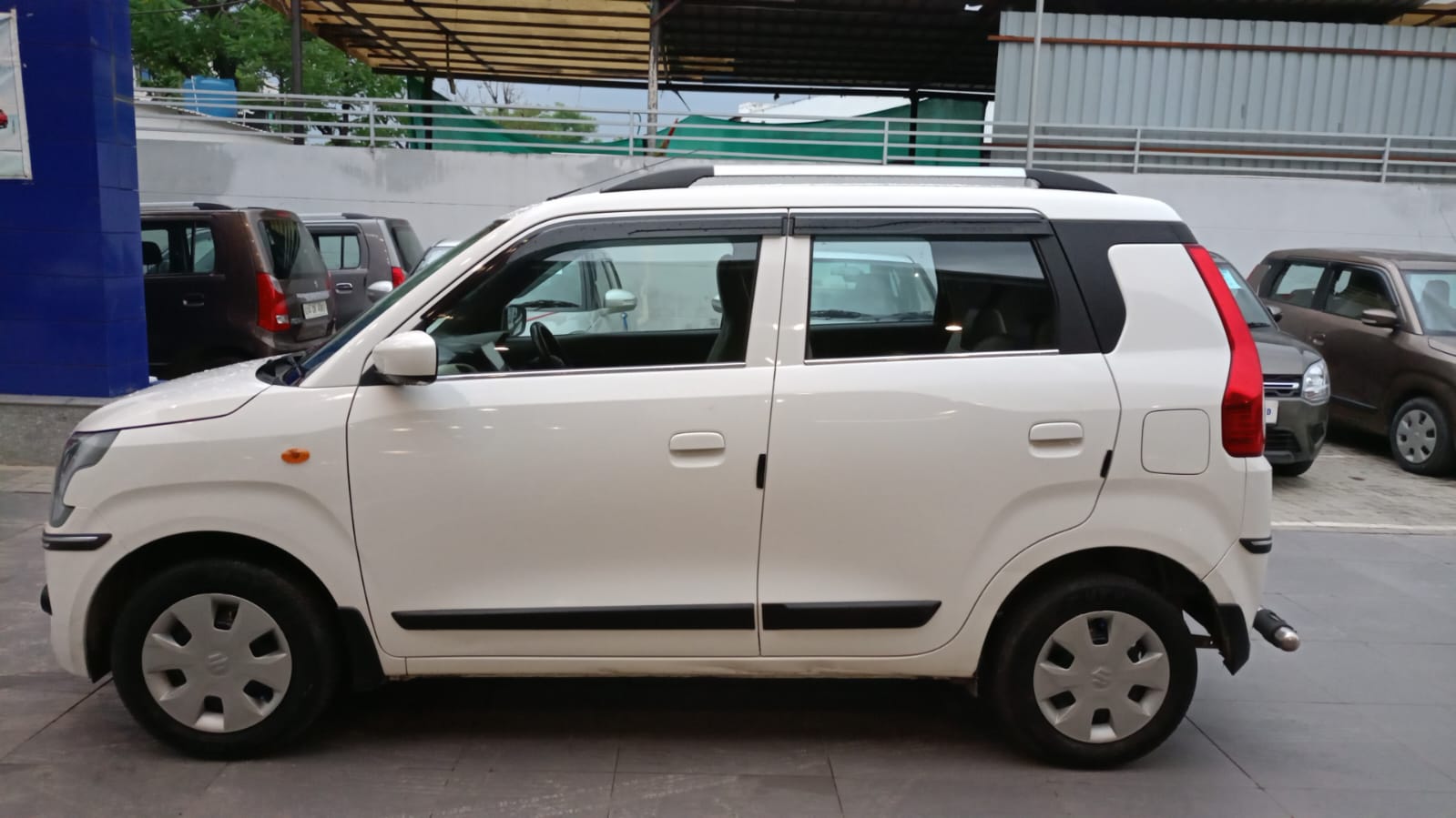 Maruti Suzuki Wagon R Vxi- White