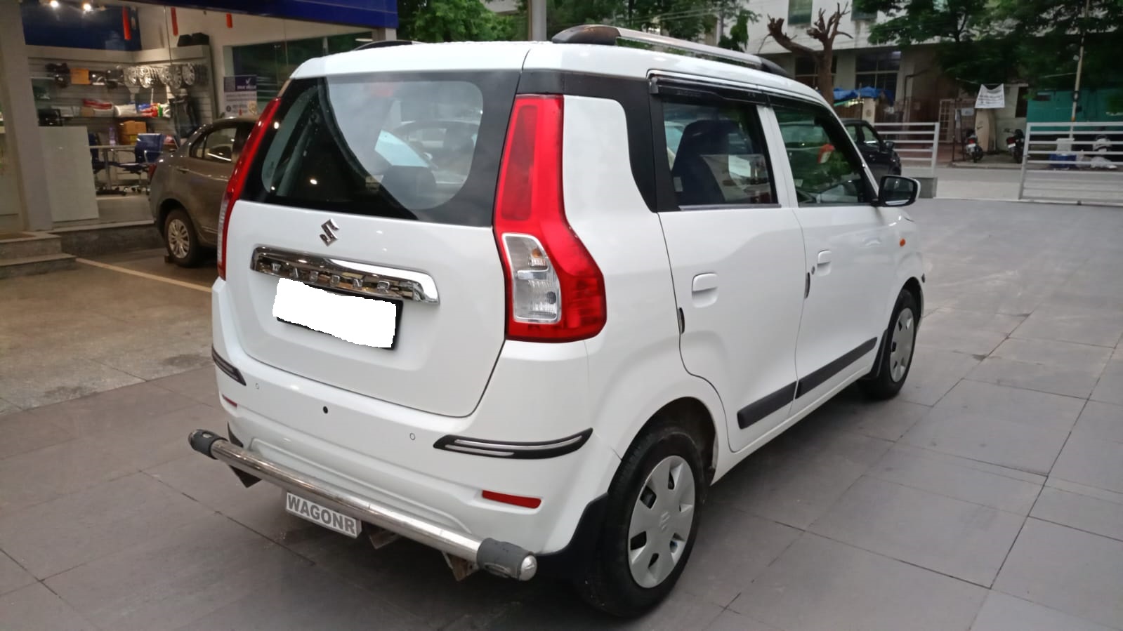 Maruti Suzuki Wagon R Vxi- White