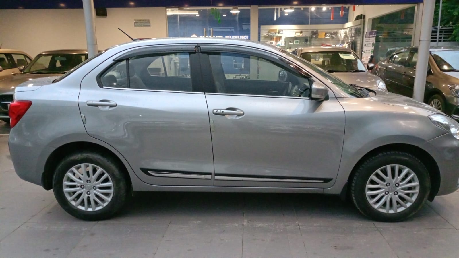 Maruti Suzuki Dzire Zxi-Silver