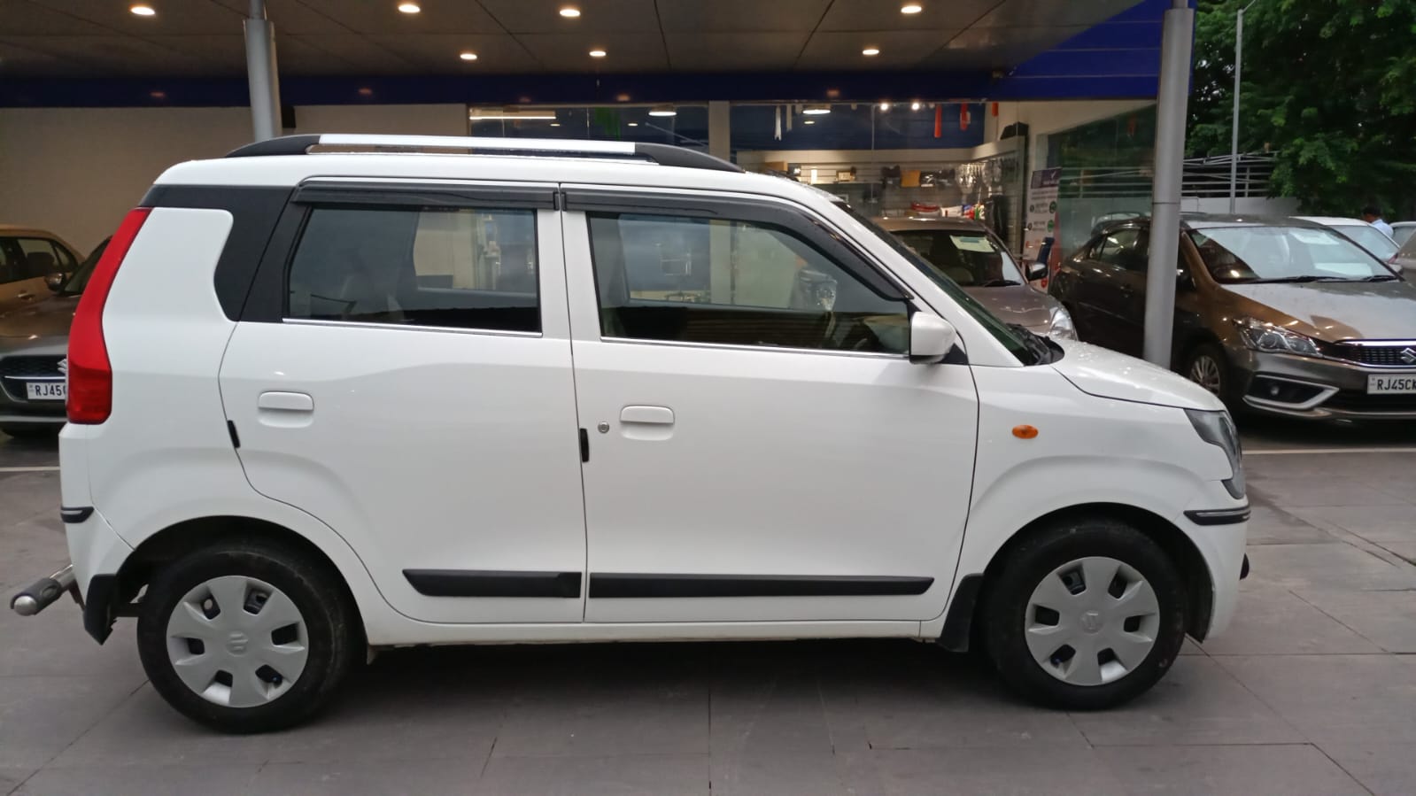 Maruti Suzuki Wagon R Vxi- White