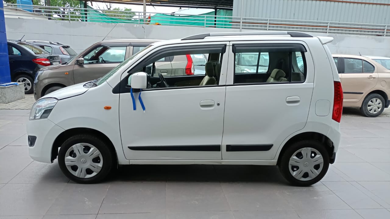 Maruti Suzuki Wagon R Vxi Amt - White