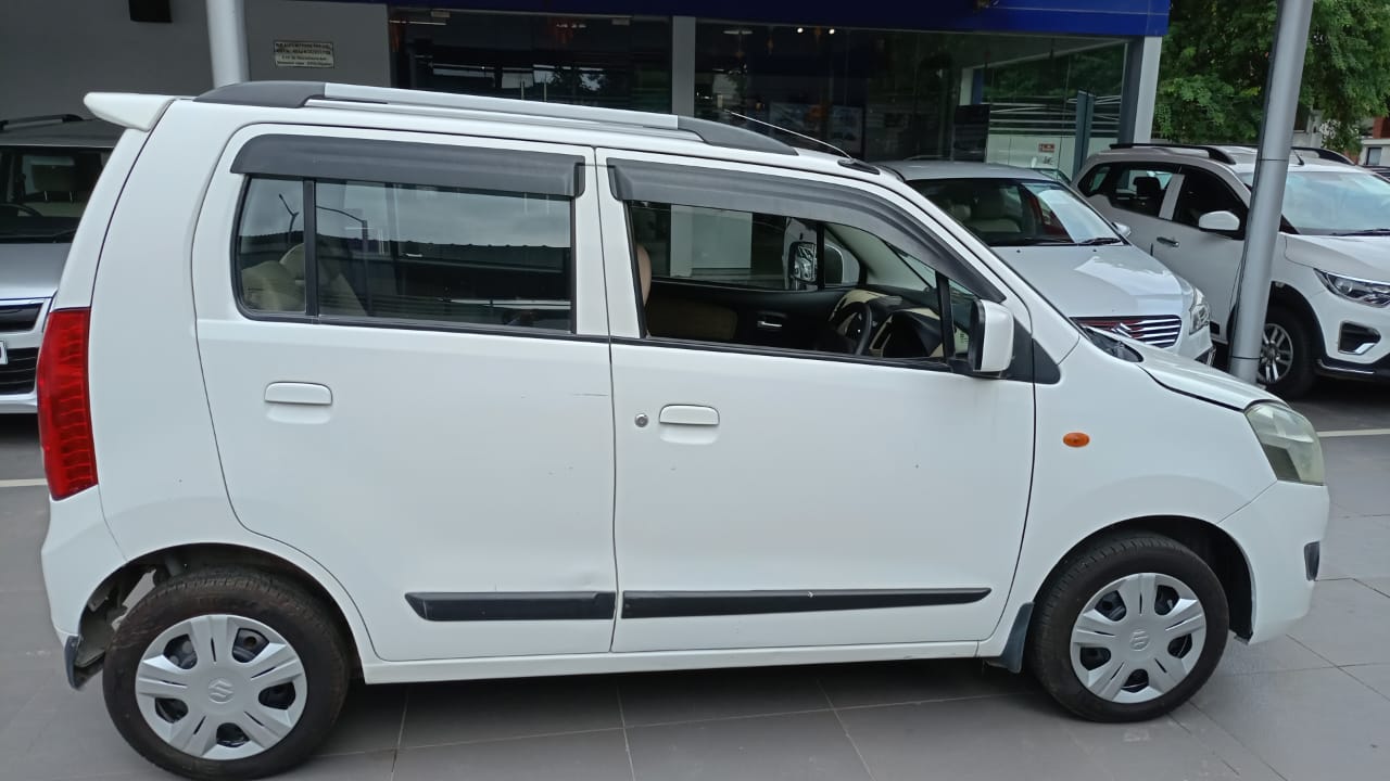 Maruti Suzuki Wagon R Vxi Amt - White