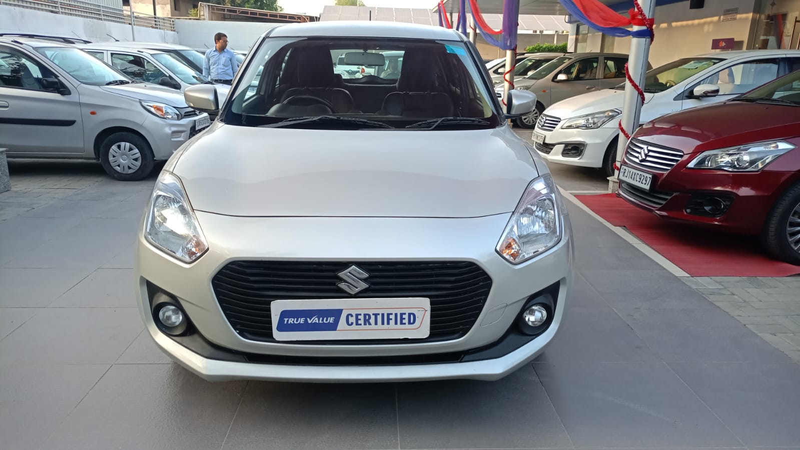 Maruti Suzuki Swift Vxi Amt- Silver