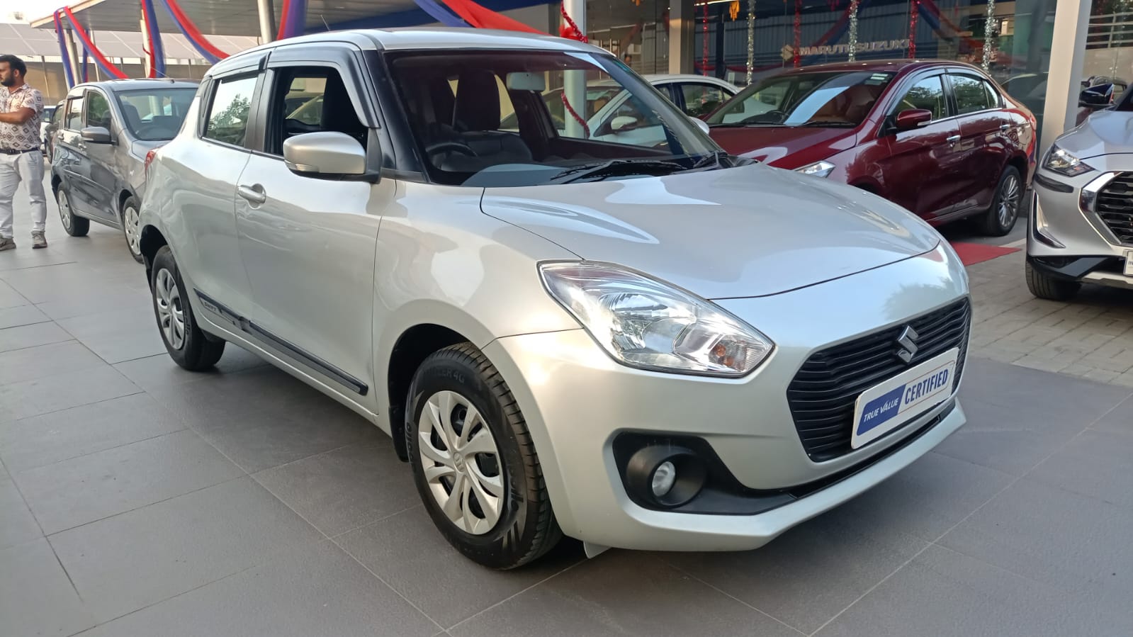 Maruti Suzuki Swift Vxi Amt- Silver