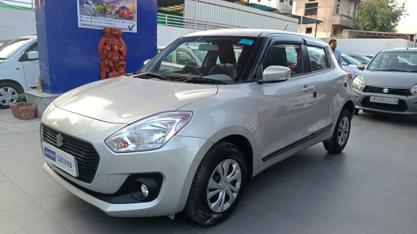 Maruti Suzuki Swift Vxi Amt- Silver