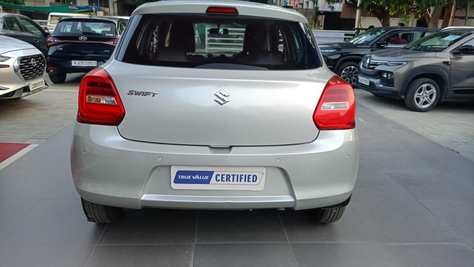 Maruti Suzuki Swift Vxi Amt- Silver