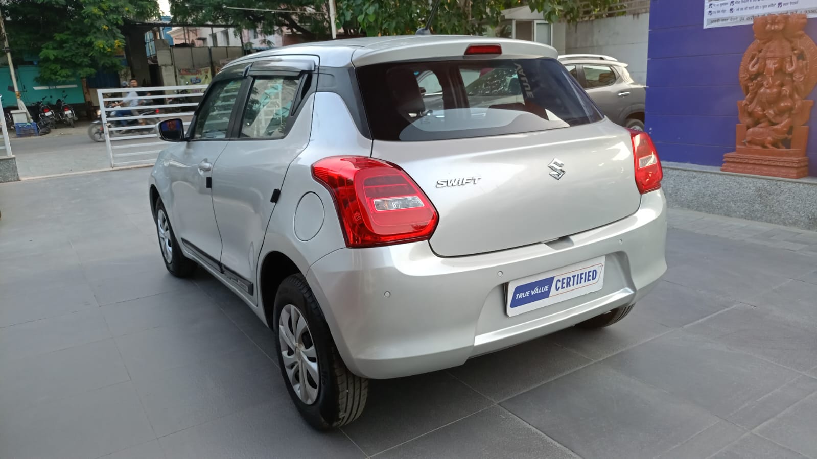 Maruti Suzuki Swift Vxi Amt- Silver