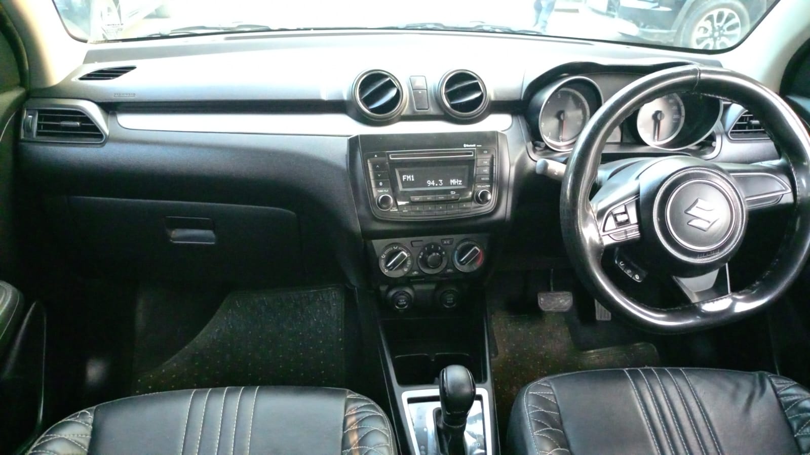 Maruti Suzuki Swift Vxi Amt- Silver