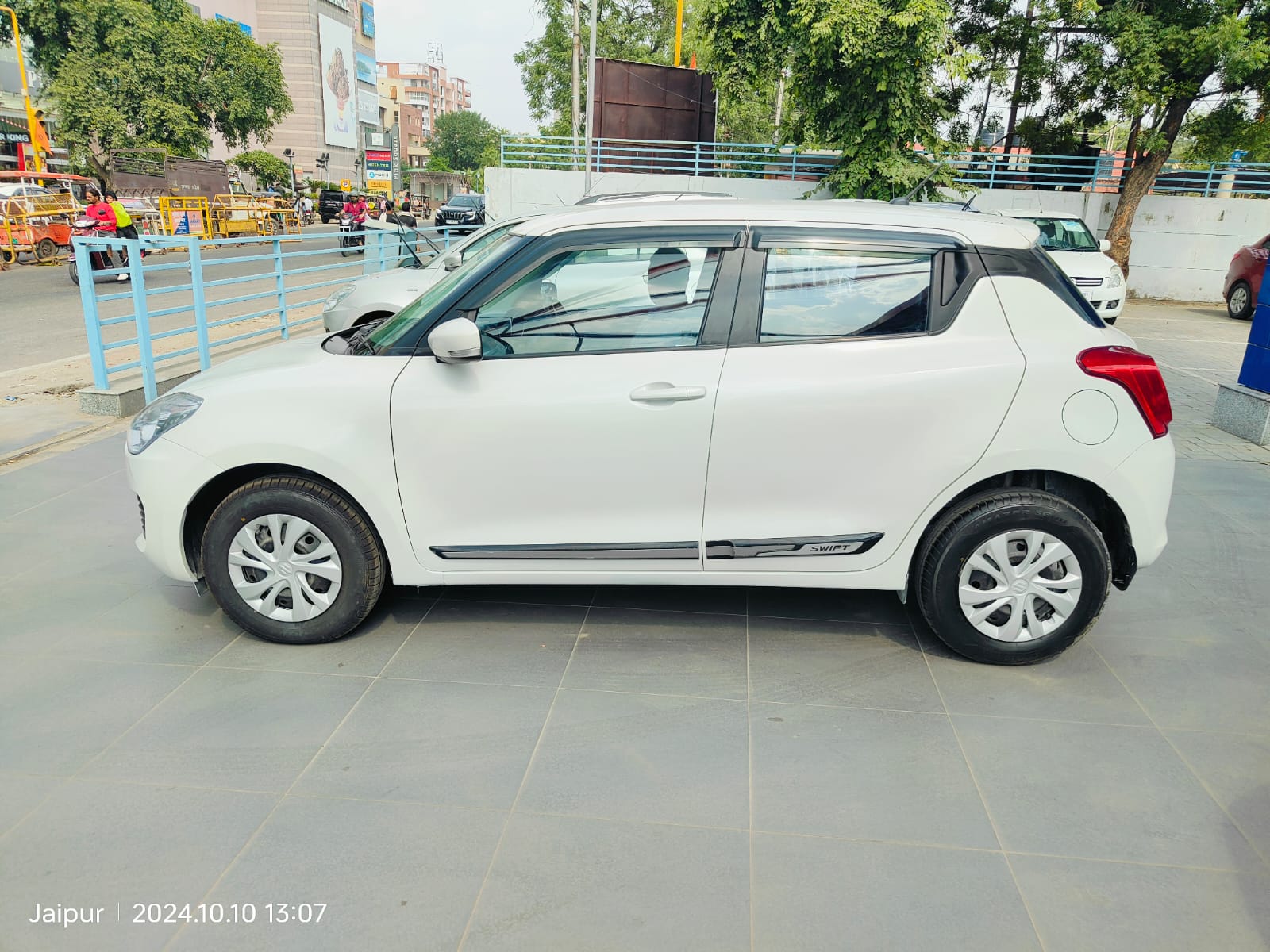 Maruti Suzuki Swift Vxi Ags- White