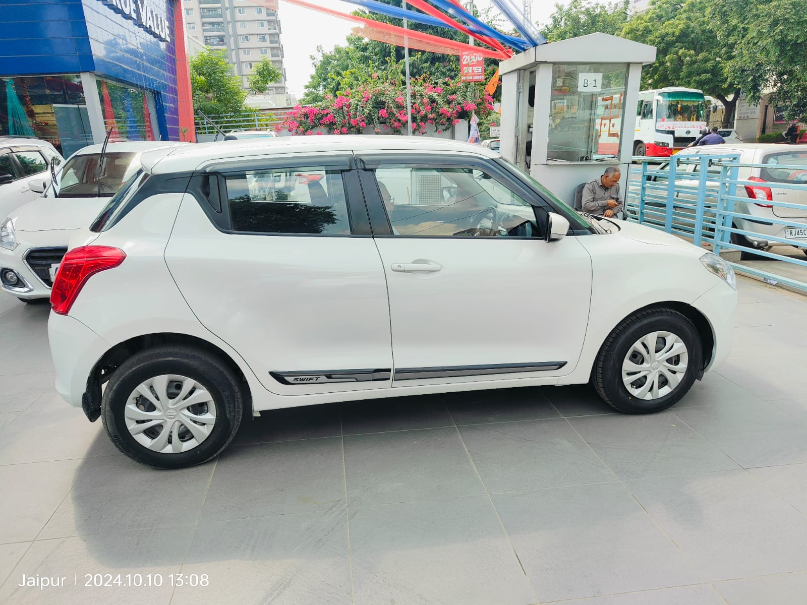 Maruti Suzuki Swift Vxi Ags- White