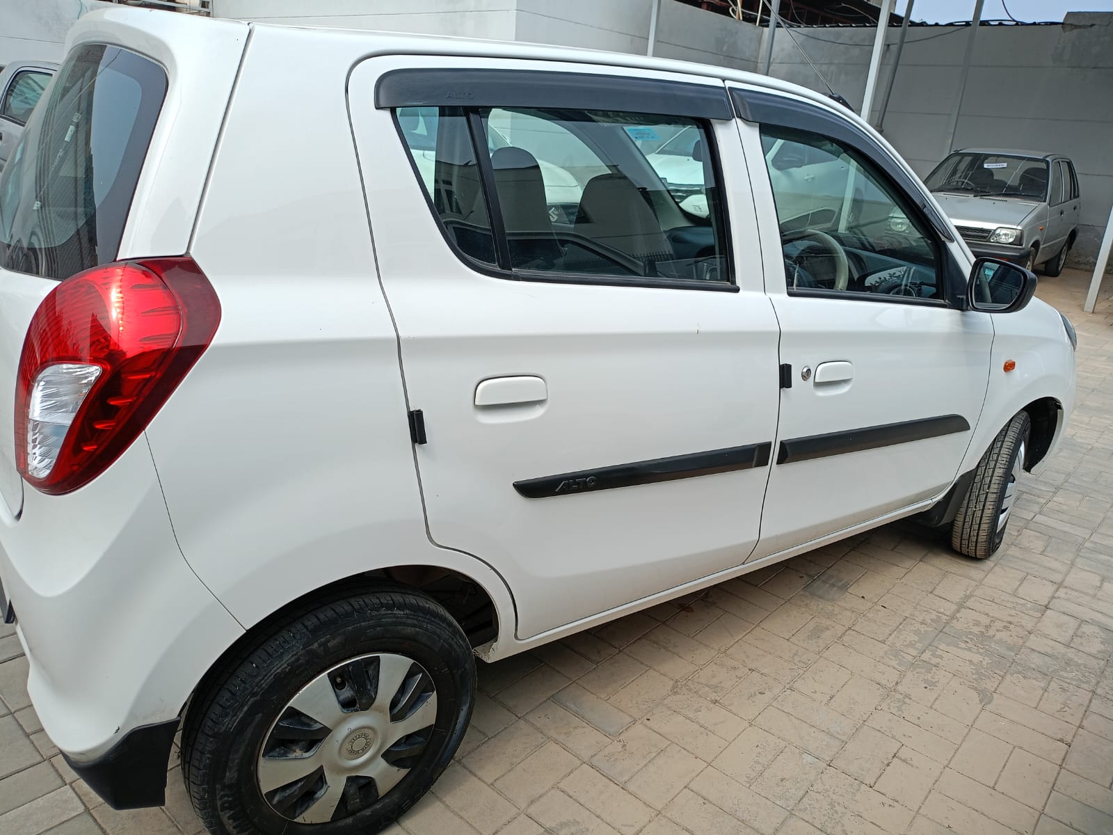 Maruti Suzuki Alto 800 Vxi- White