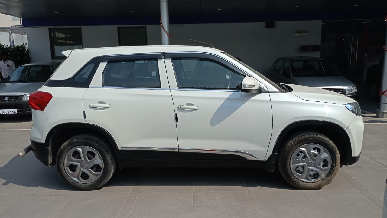 Maruti Suzuki Brezza Lxi- White