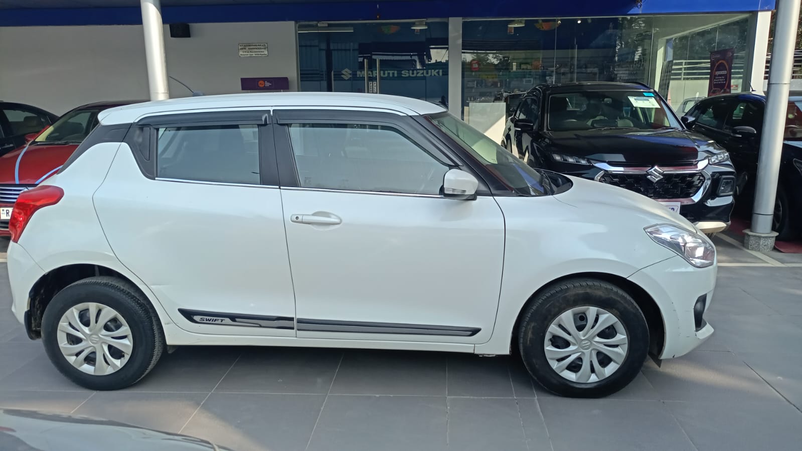 Maruti Suzuki Swift Vxi - White