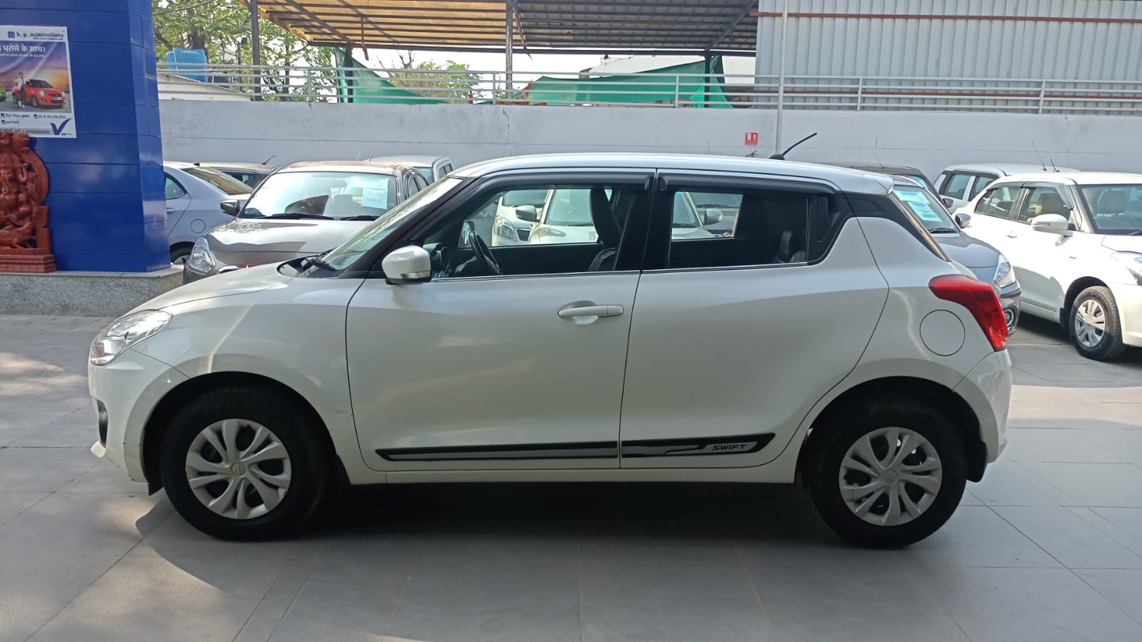 Maruti Suzuki Swift Vxi - White