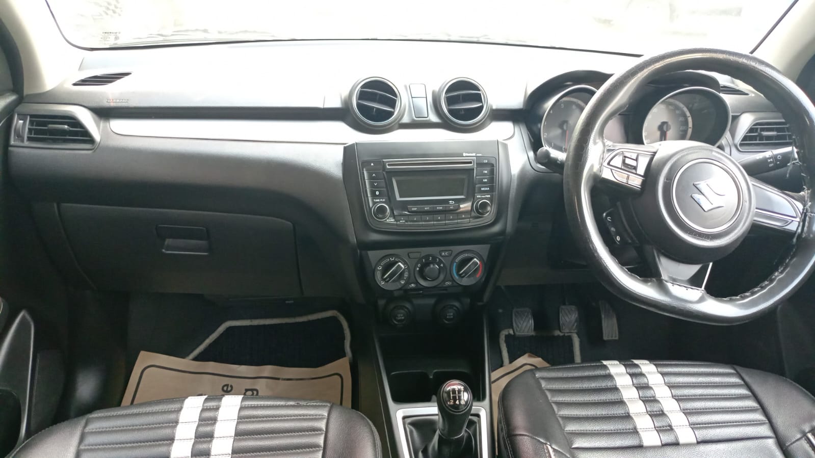 Maruti Suzuki Swift Vxi - White