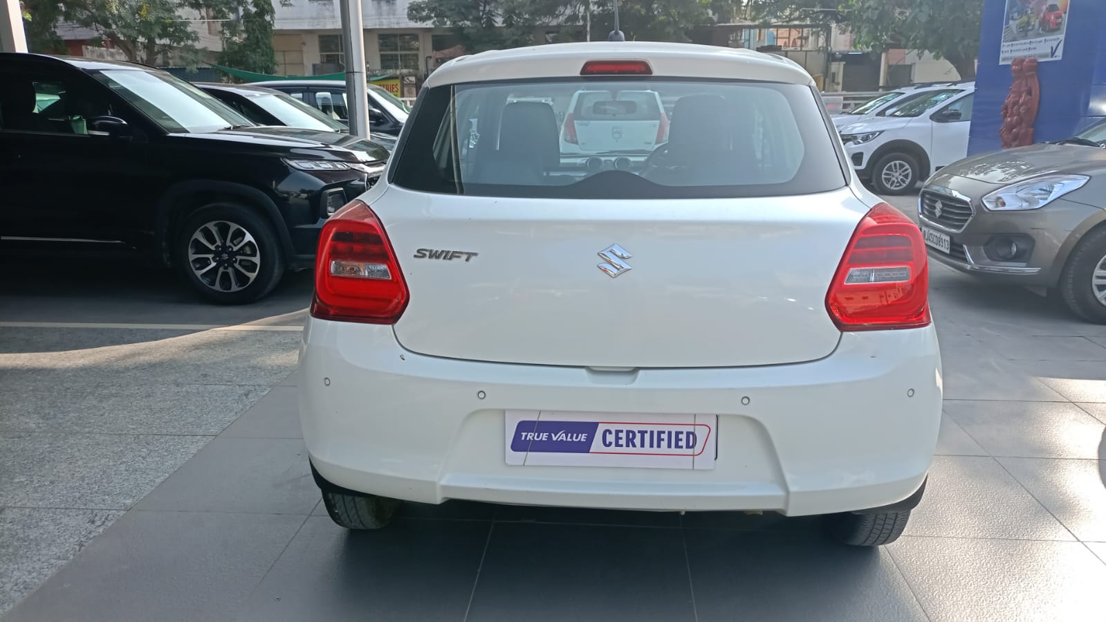 Maruti Suzuki Swift Vxi - White