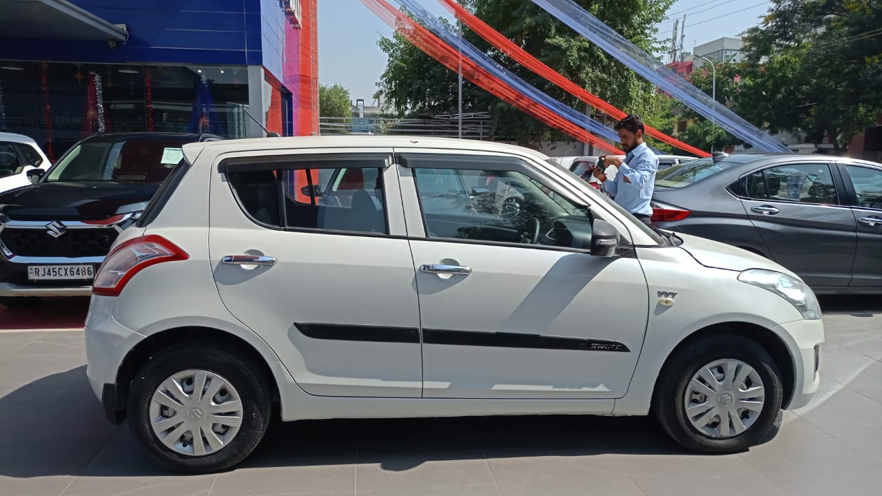 Maruti Suzuki Swift Lxi- White