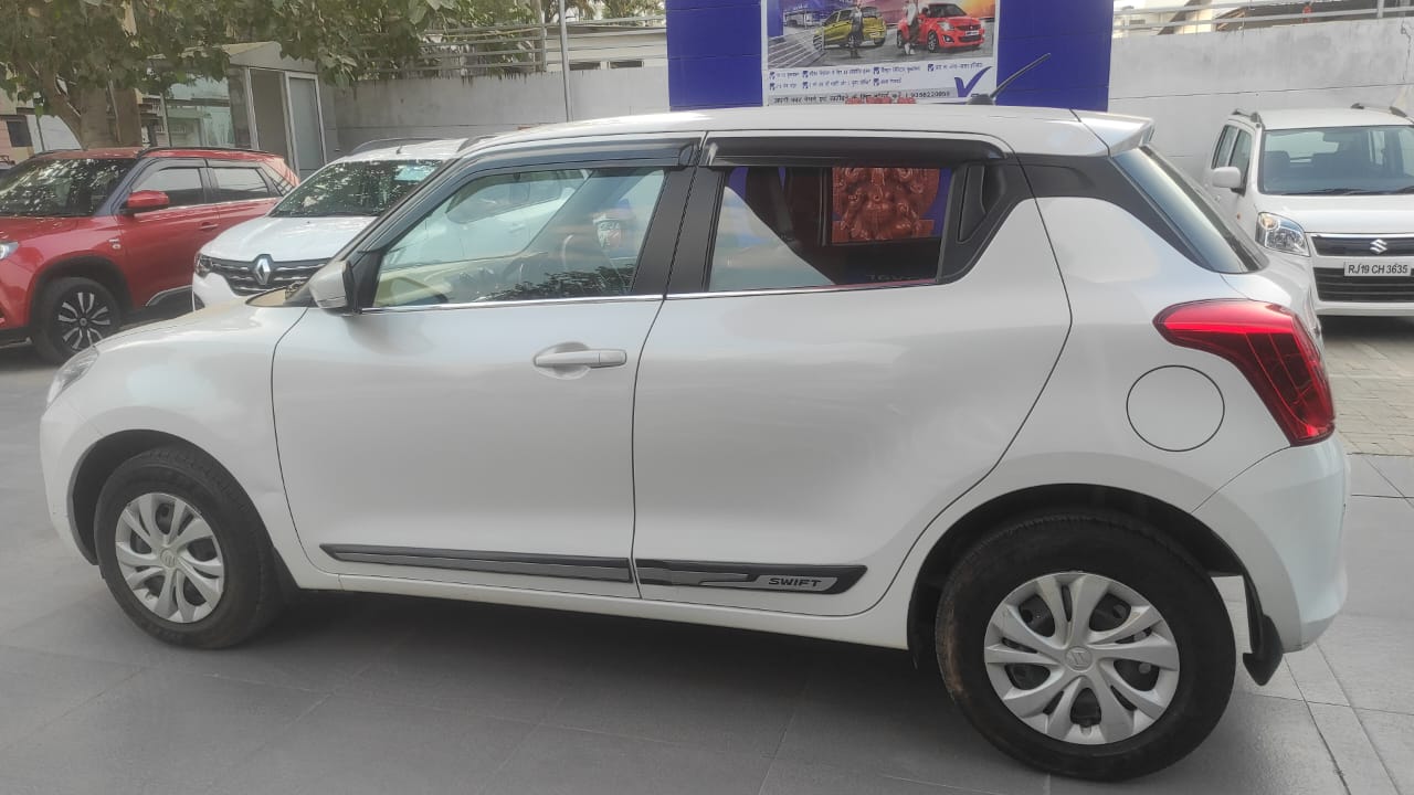 Maruti Suzuki Swift Vxi- White