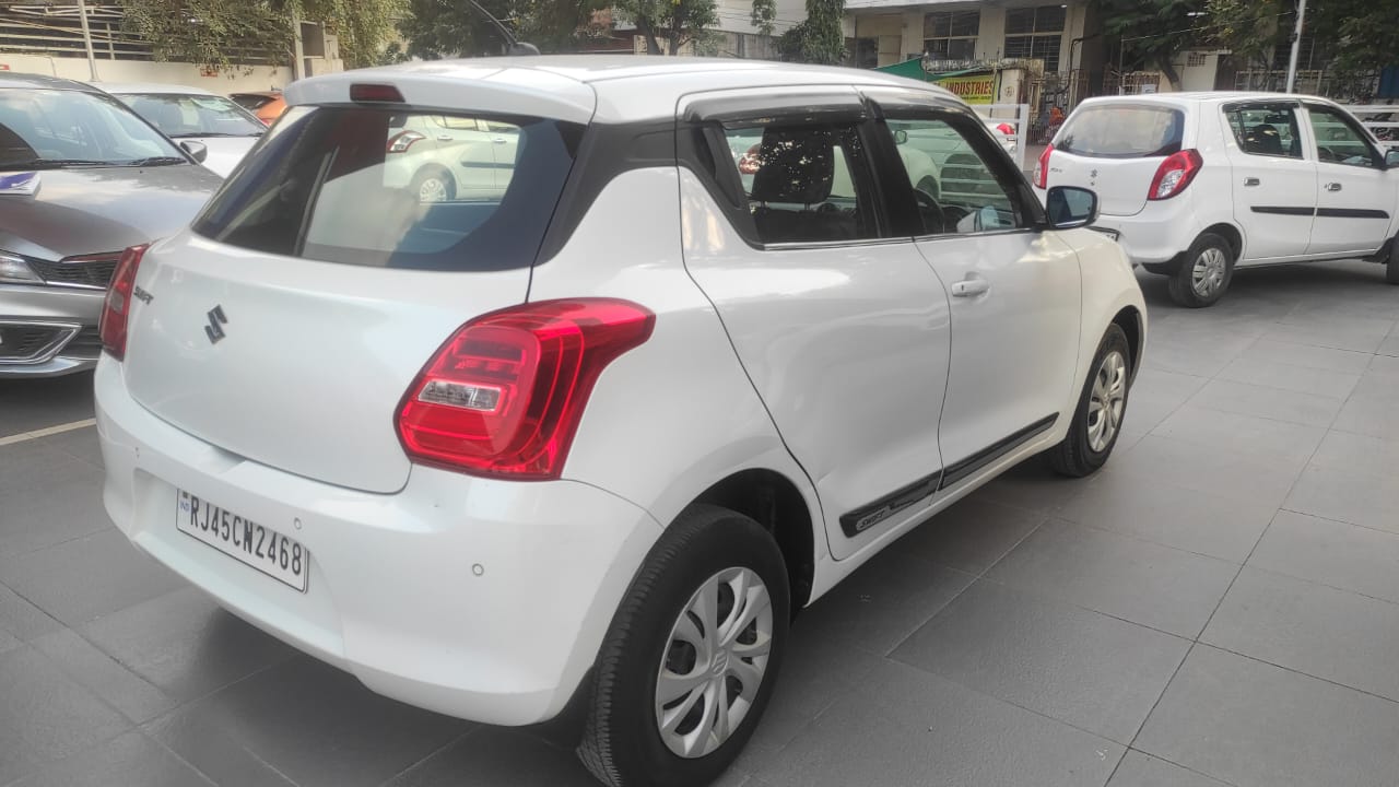 Maruti Suzuki Swift Vxi- White