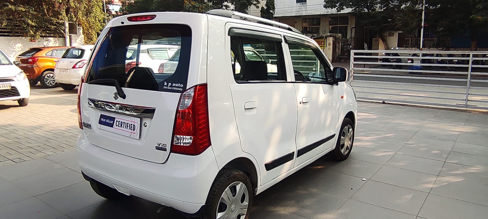 Maruti Suzuki Wagon R VXI AMT White