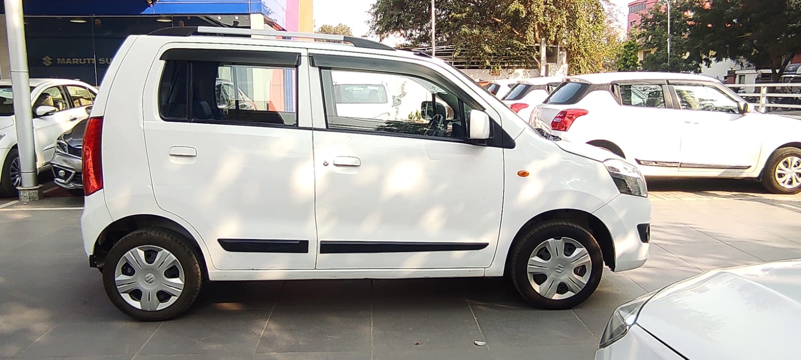 Maruti Suzuki Wagon R VXI AMT White