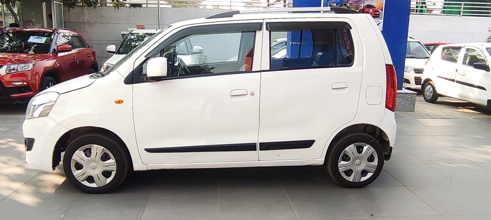 Maruti Suzuki Wagon R VXI AMT White