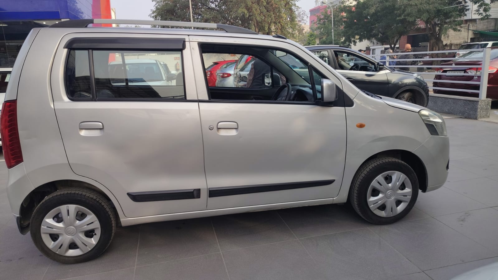 Maruti Suzuki Wagon R VXI - Silver