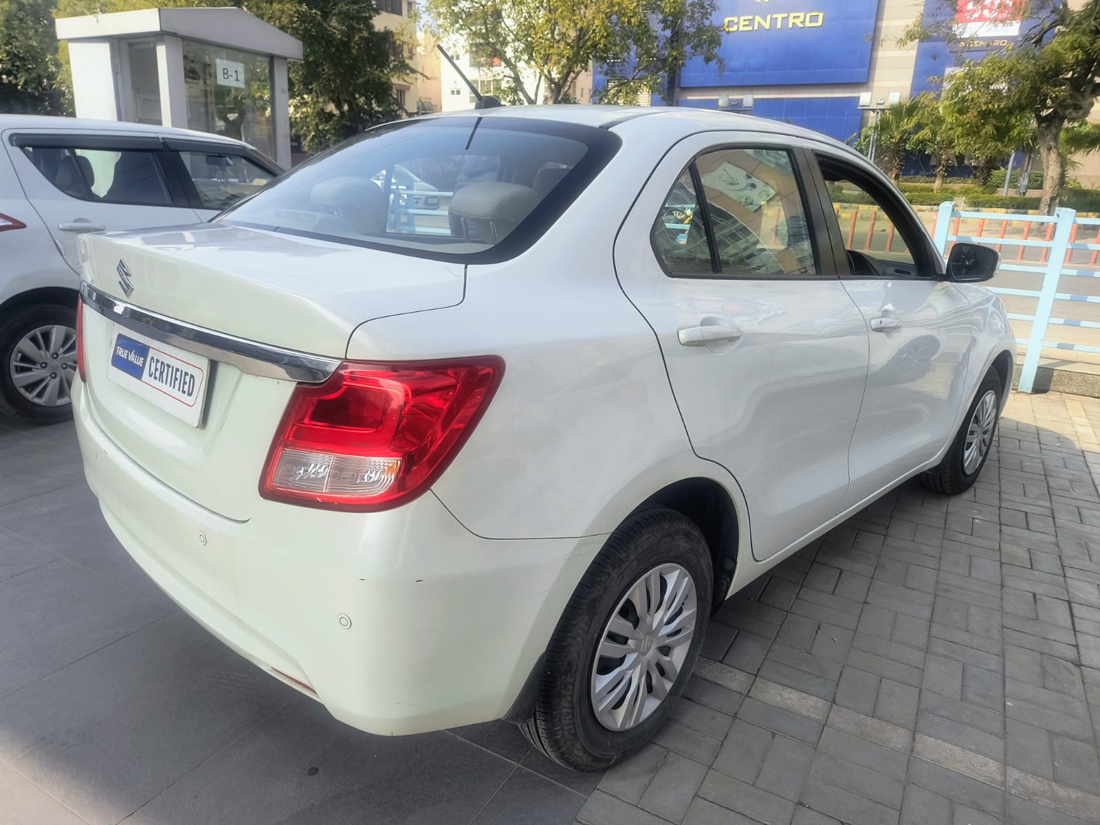 Maruti Suzuki Dzire VXI - White