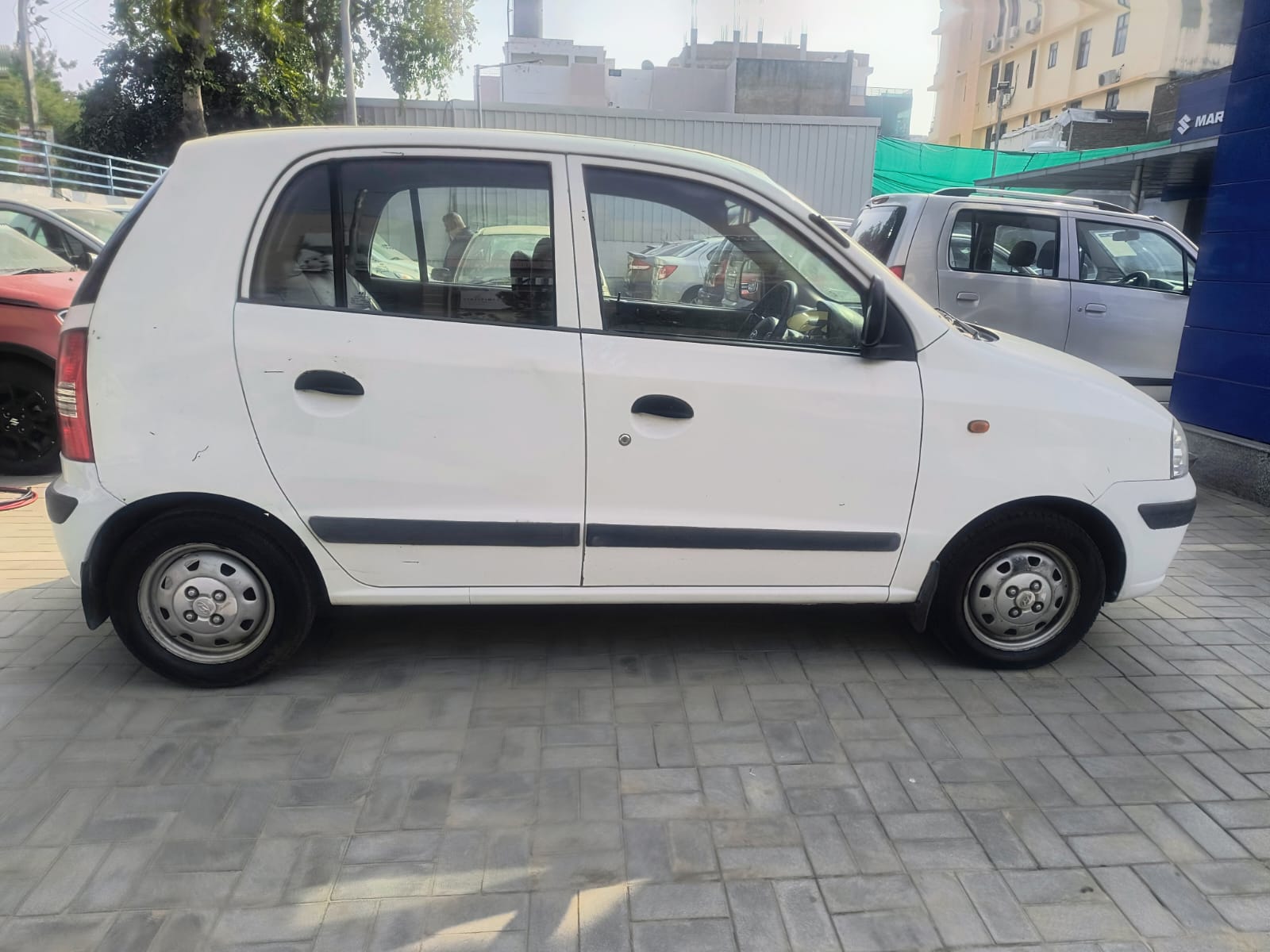 Hyundai - Santro GL - White