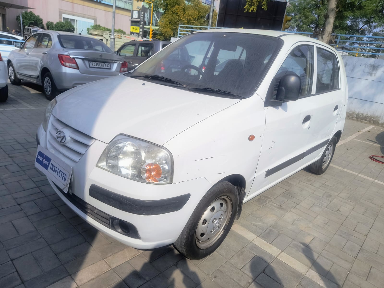 Hyundai - Santro GL - White