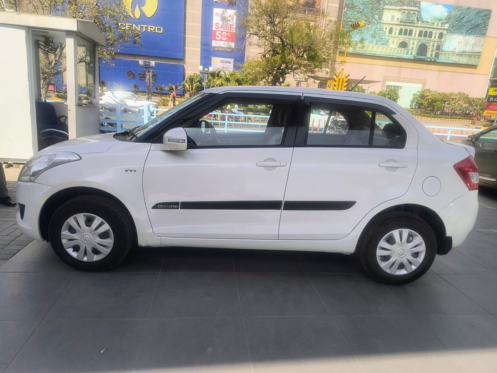 Maruti Suzuki - Dzire VXI