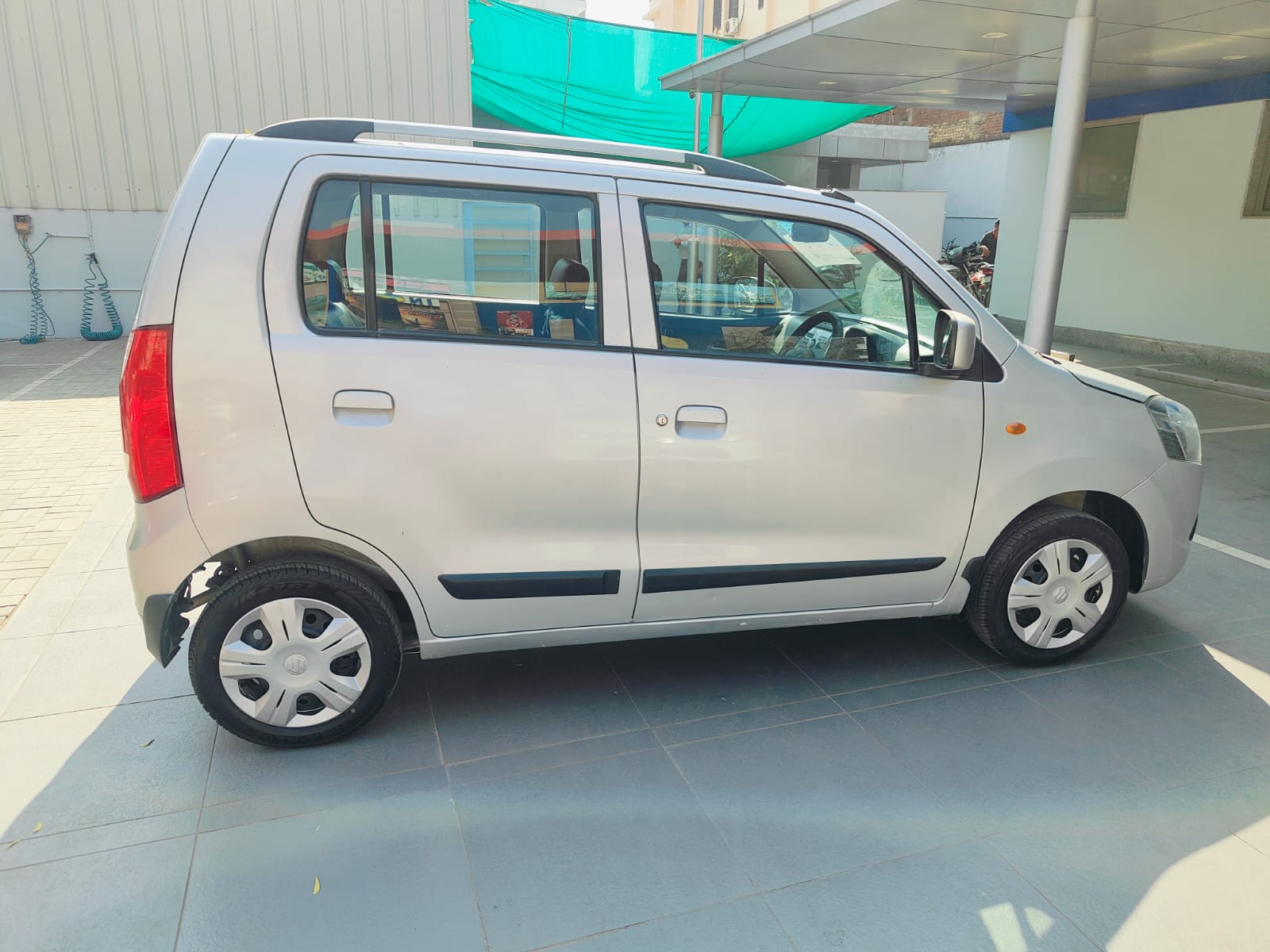 Maruti Suzuki - Wagon R VXI - Silver