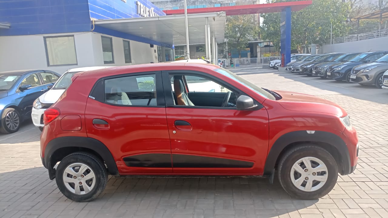 Renault Kwid RXL- Red