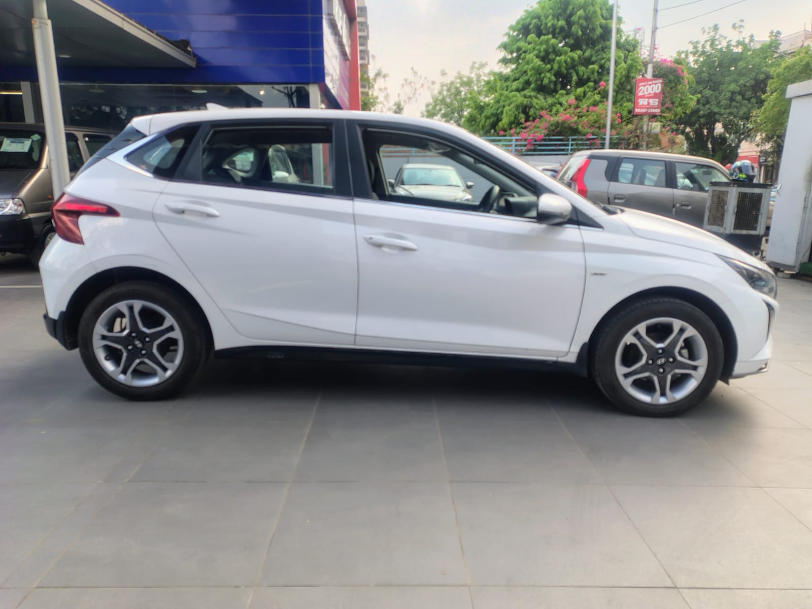 Hyundai-I20 Sportz 1.2 - White