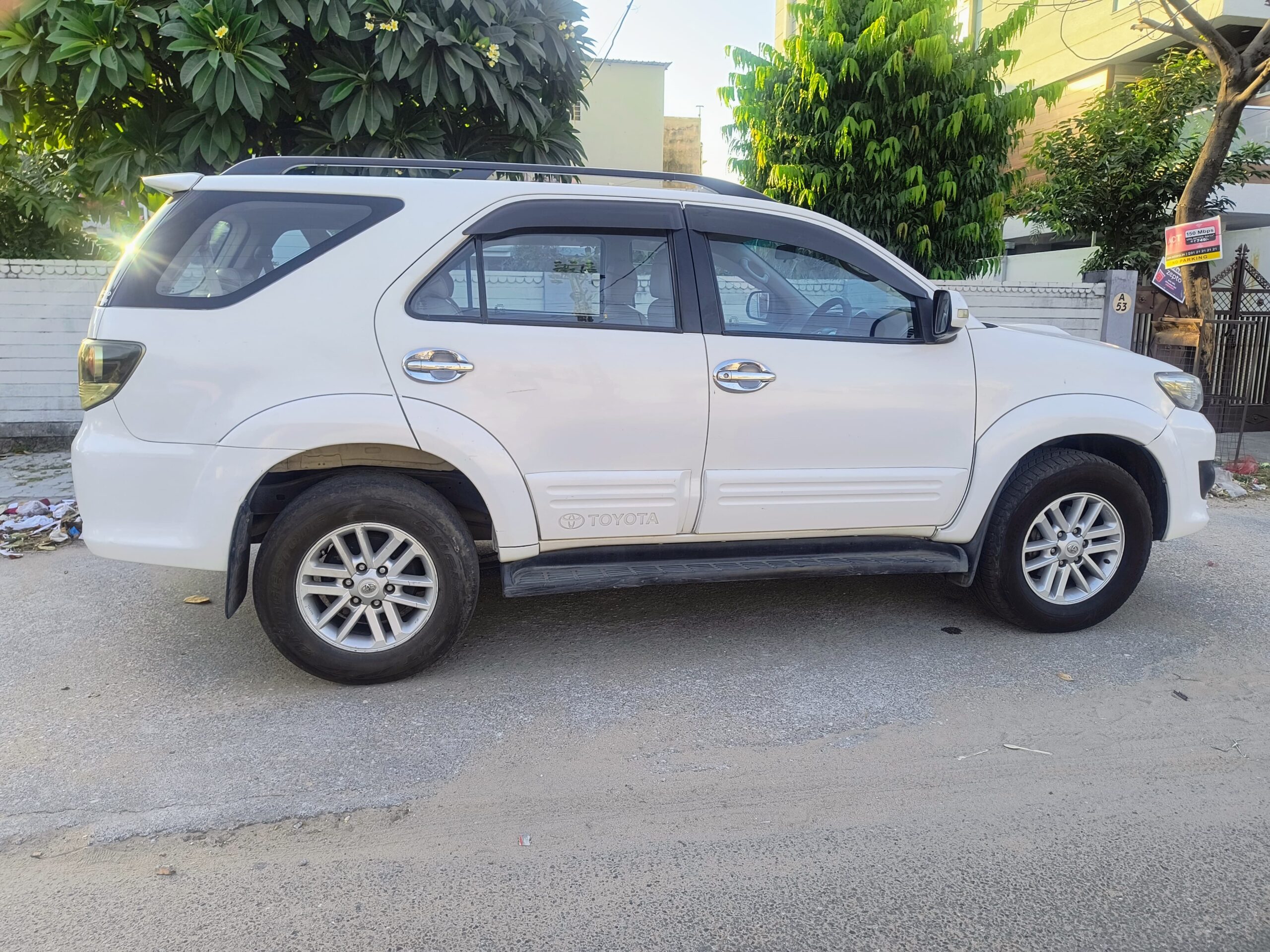 Toyota Fortuner 3.0 – White