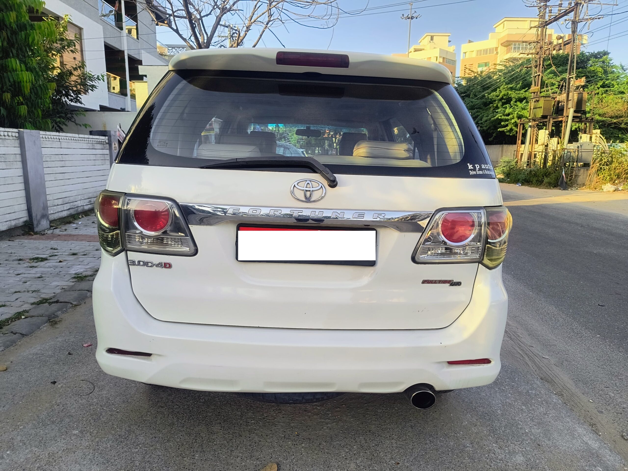 Toyota Fortuner 3.0 – White