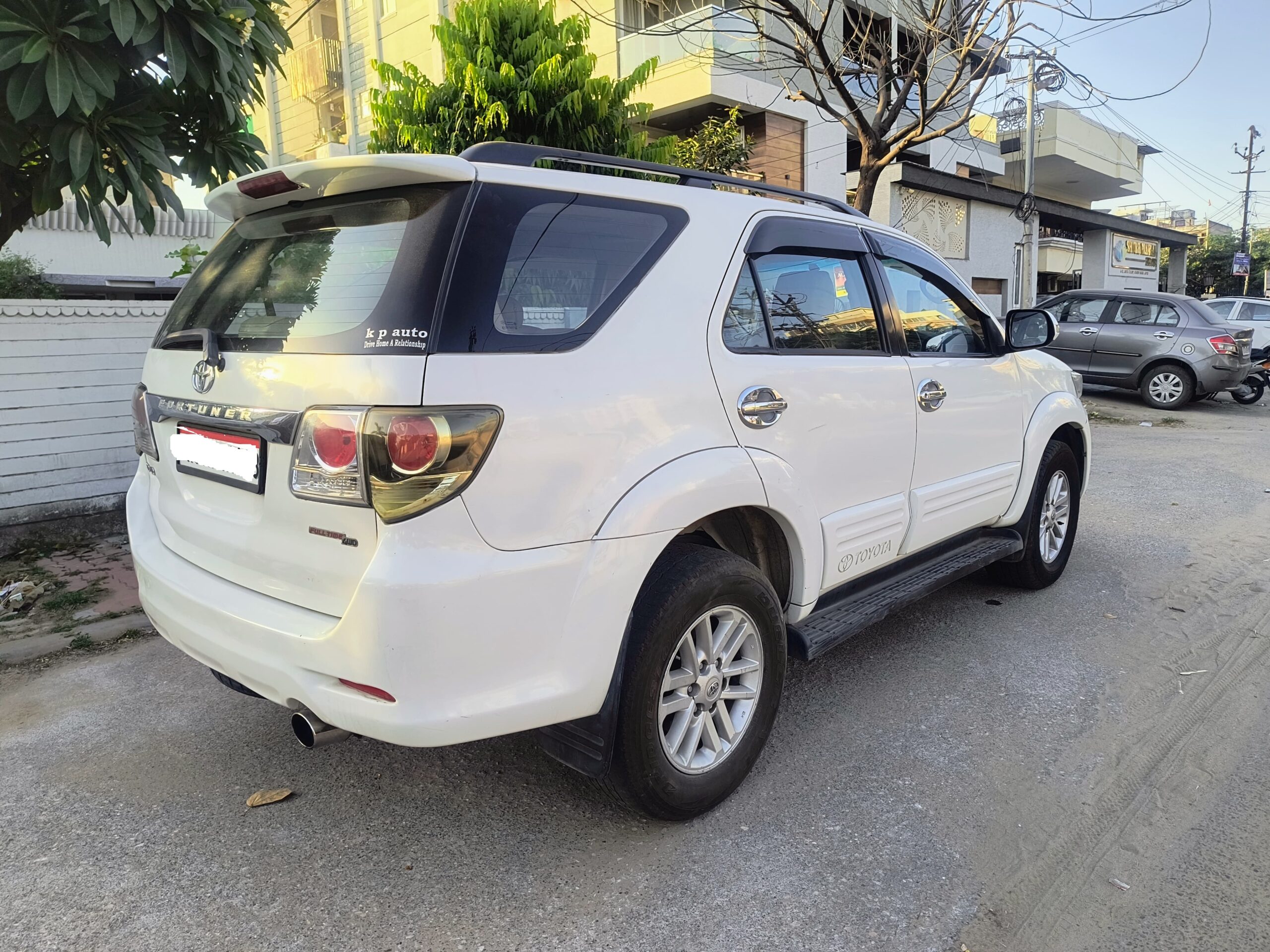 Toyota Fortuner 3.0 – White