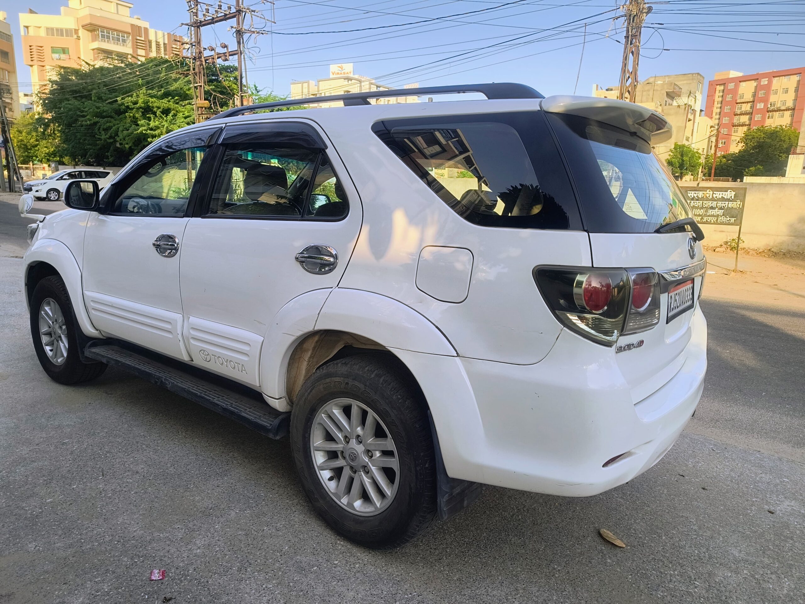 Toyota Fortuner 3.0 – White