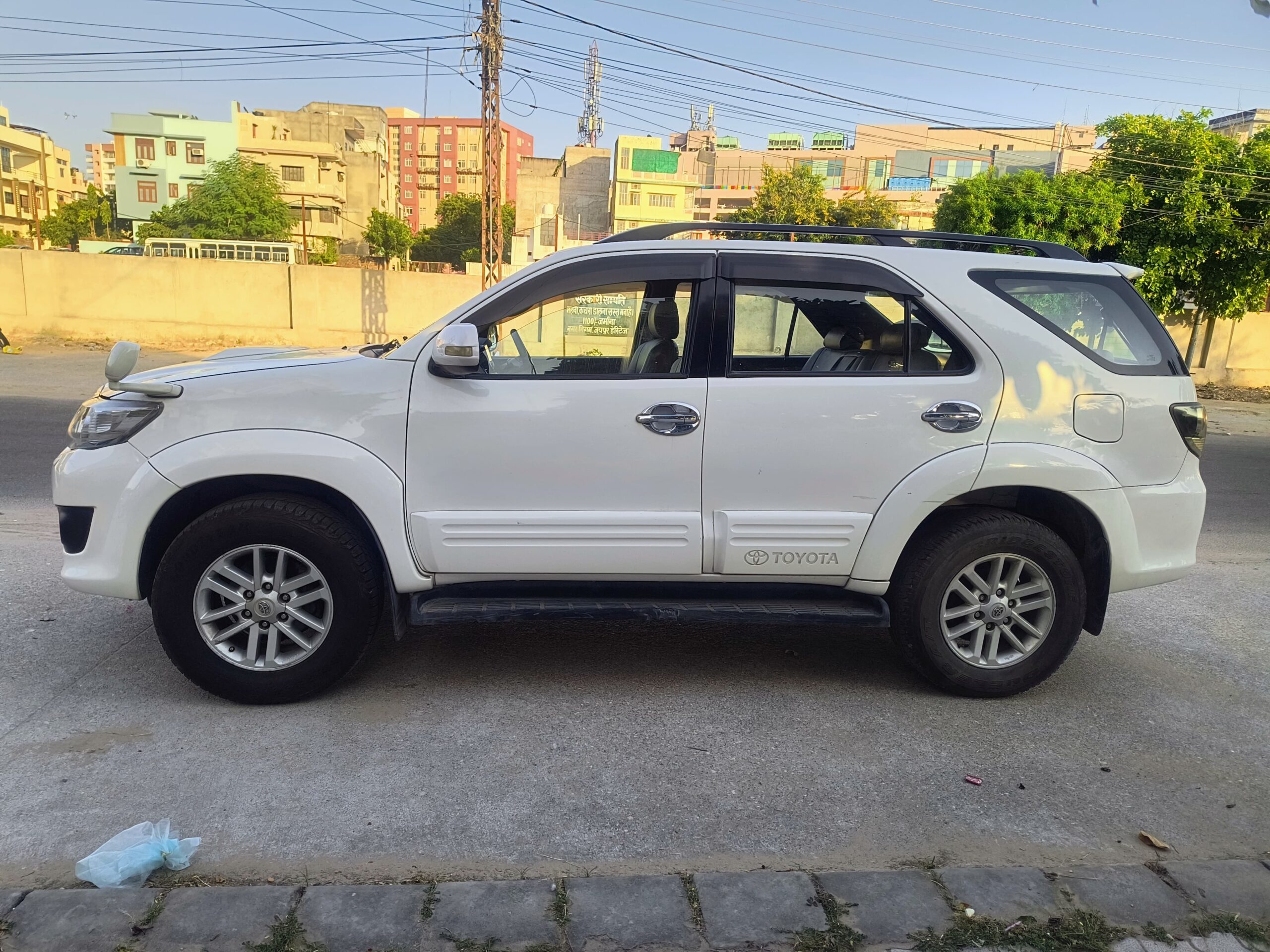 Toyota Fortuner 3.0 – White