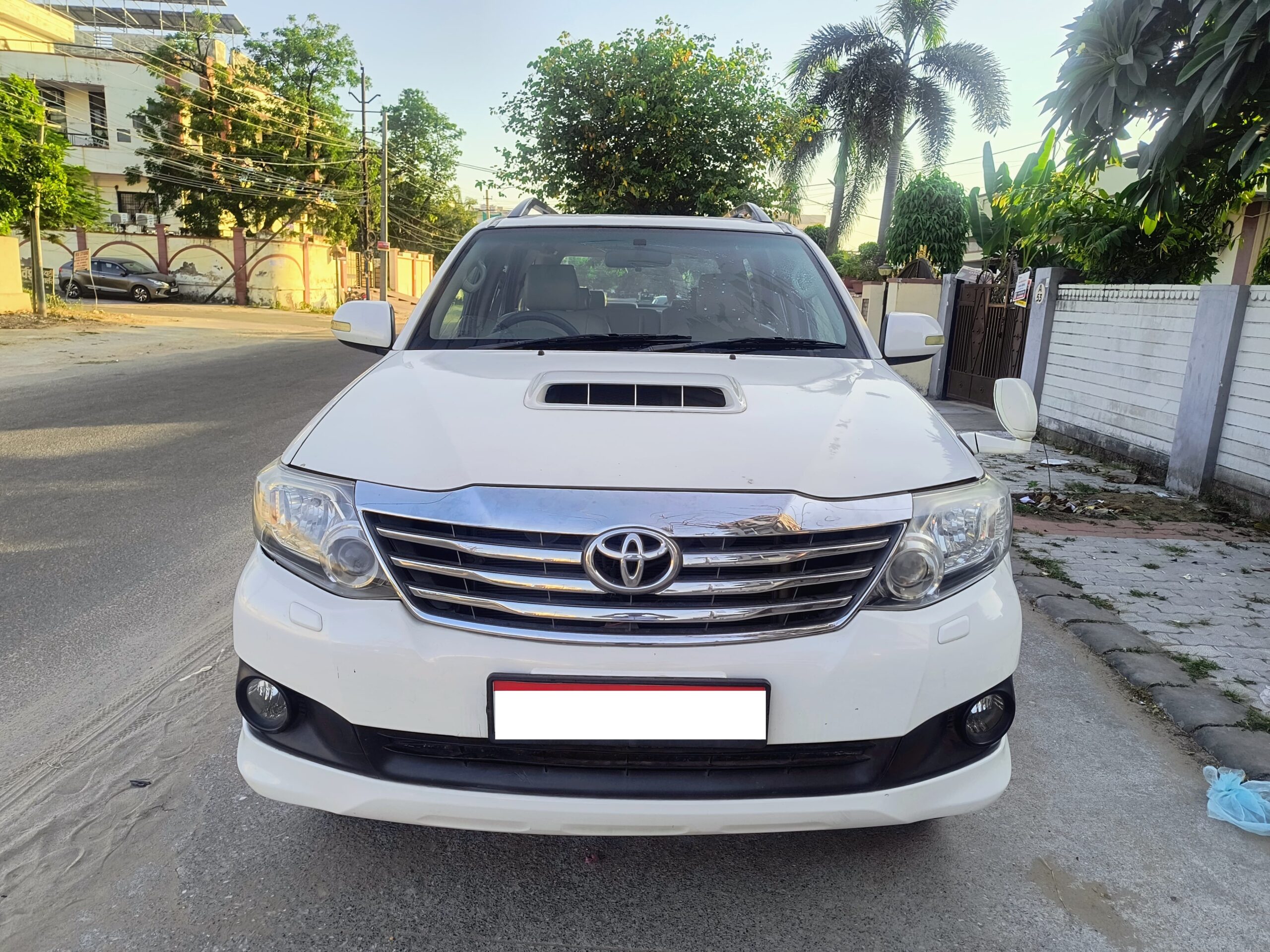 Toyota Fortuner 3.0 – White