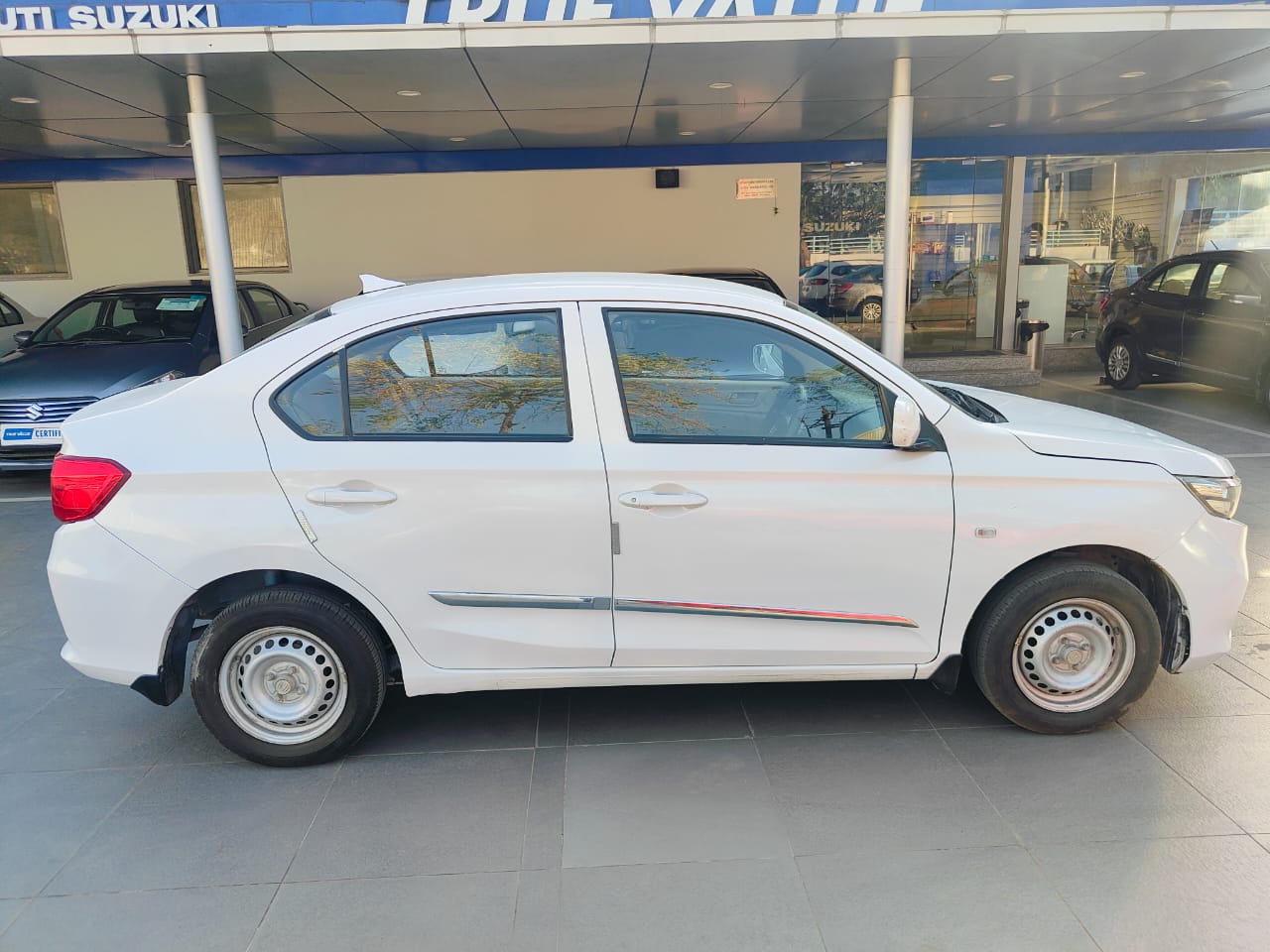 Honda Amaze 1.2 E MT- White