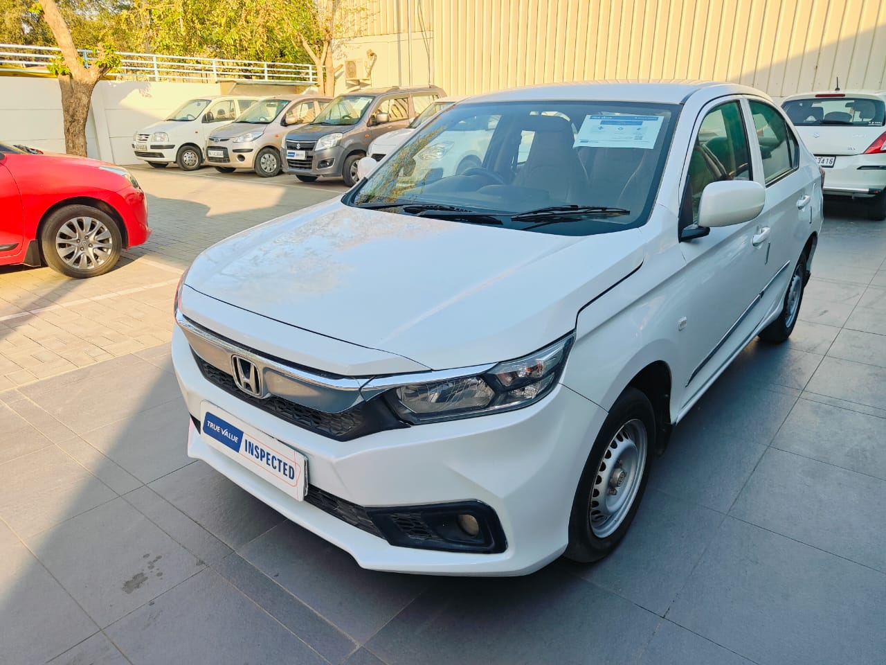 Honda Amaze 1.2 E MT- White