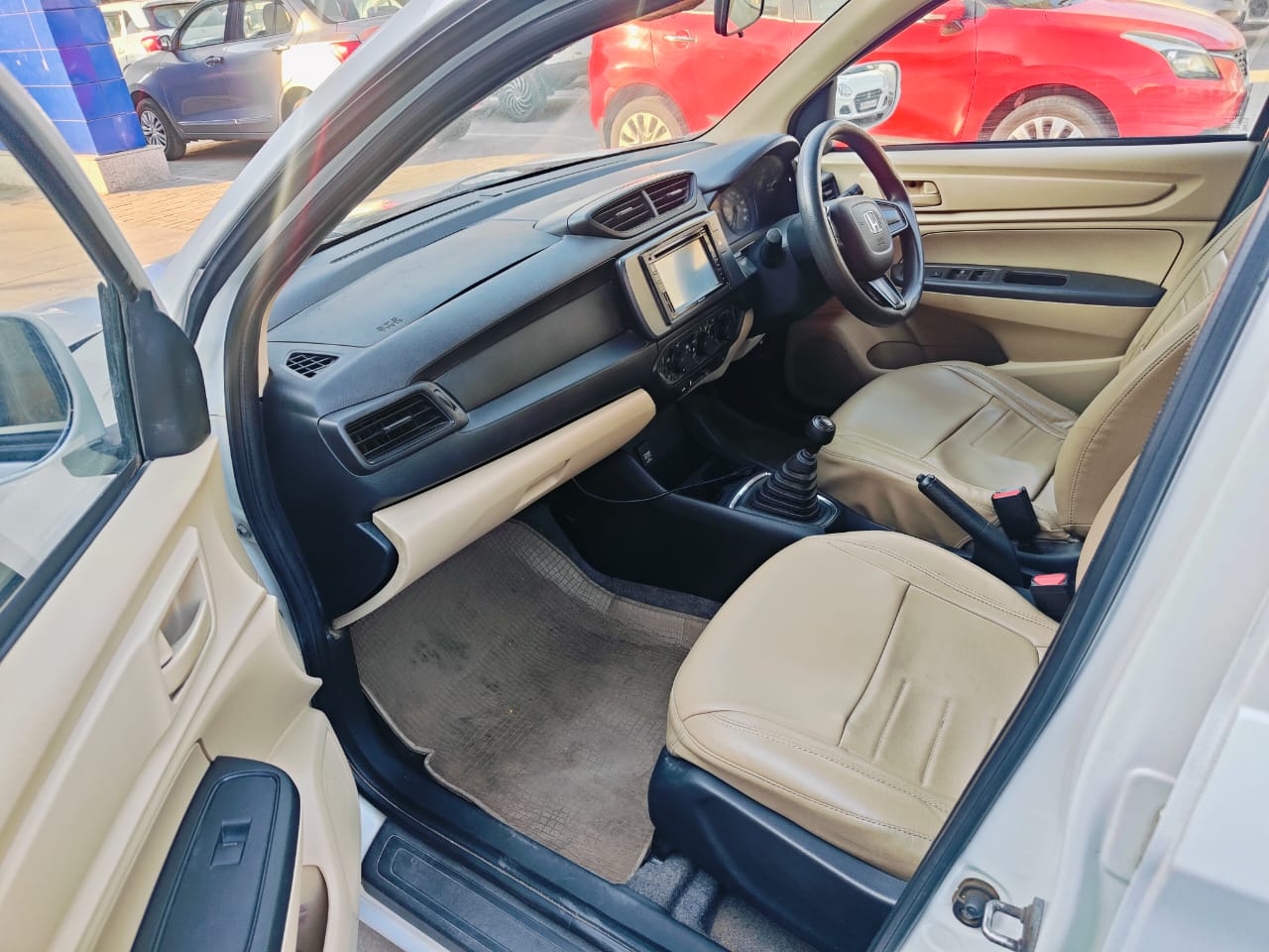 Honda Amaze 1.2 E MT- White