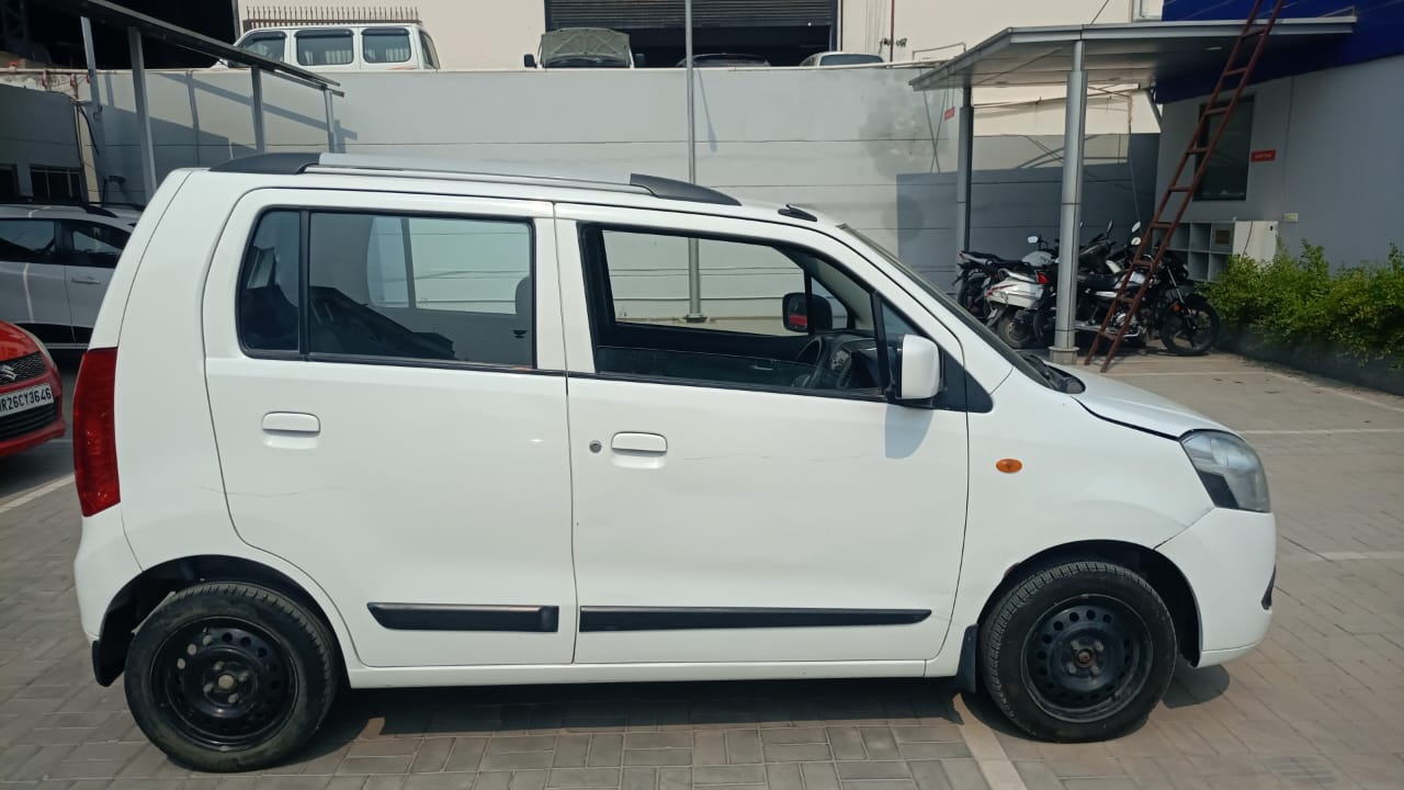 Maruti Suzuki Wagon R Vxi- White