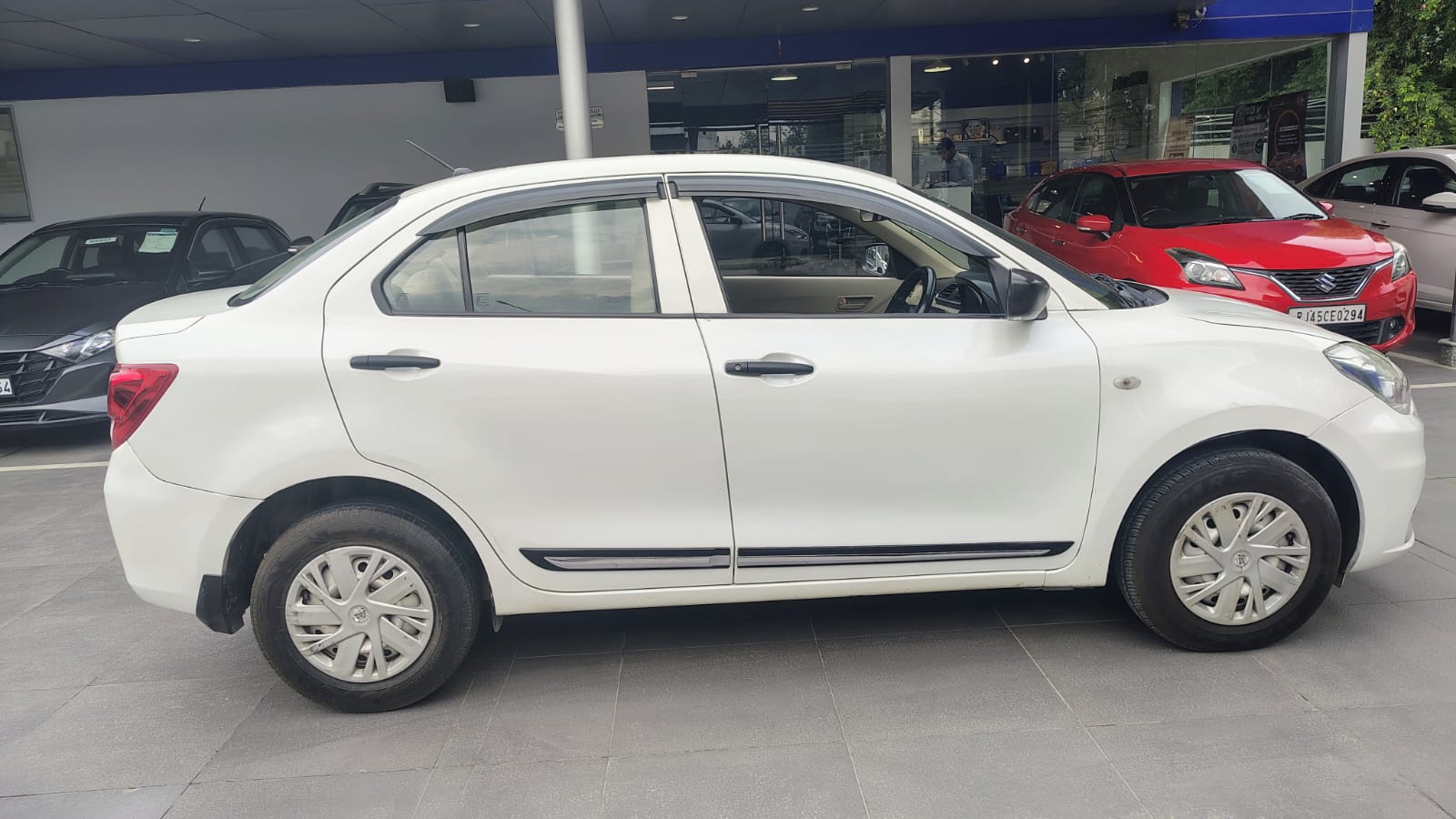 Maruti Suzuki Dzire Lxi – White