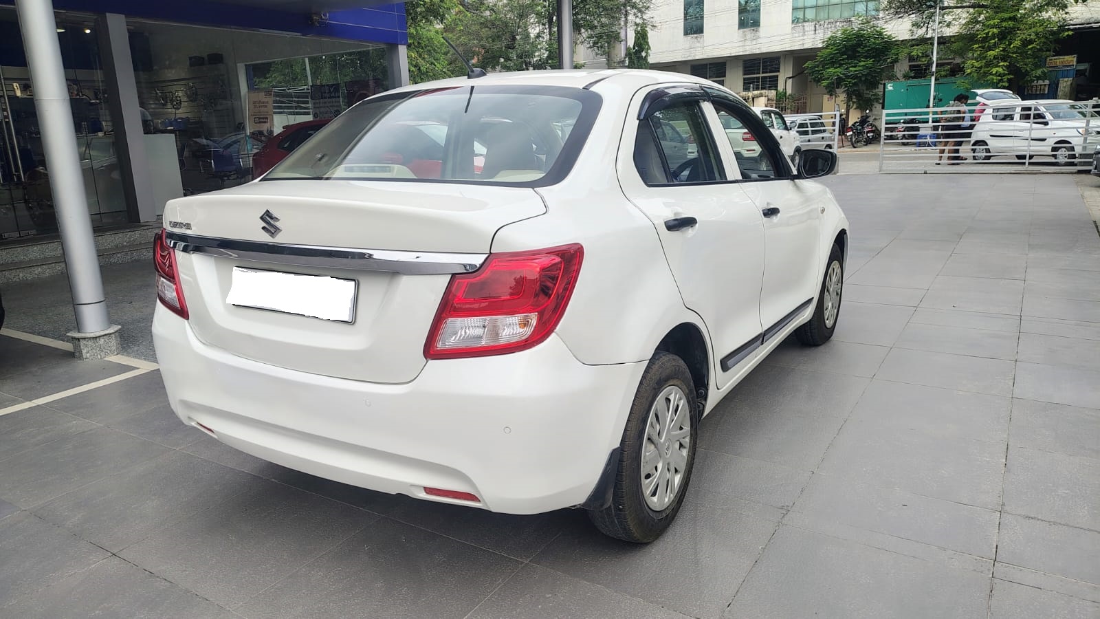Maruti Suzuki Dzire Lxi – White