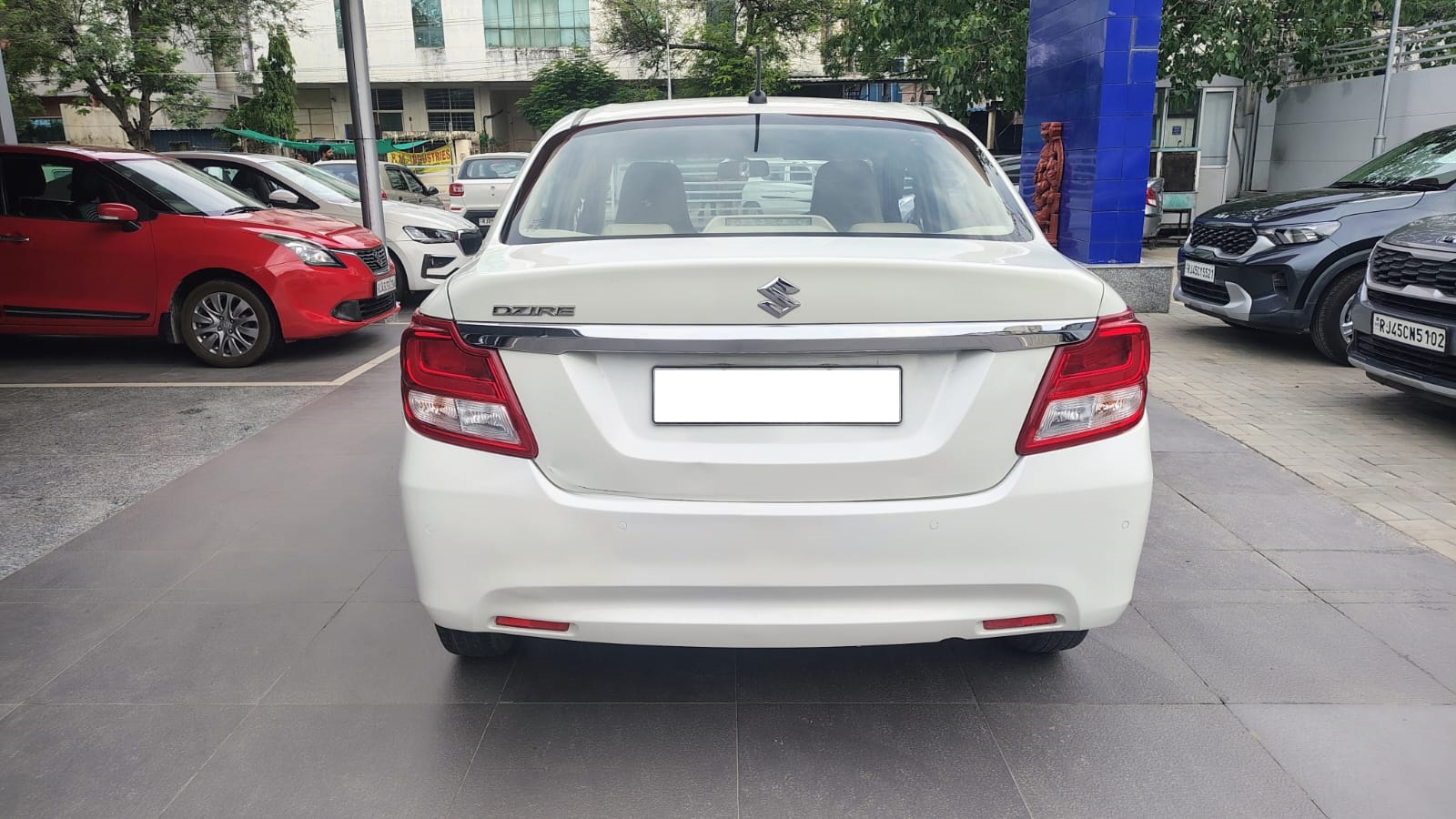 Maruti Suzuki Dzire Lxi – White