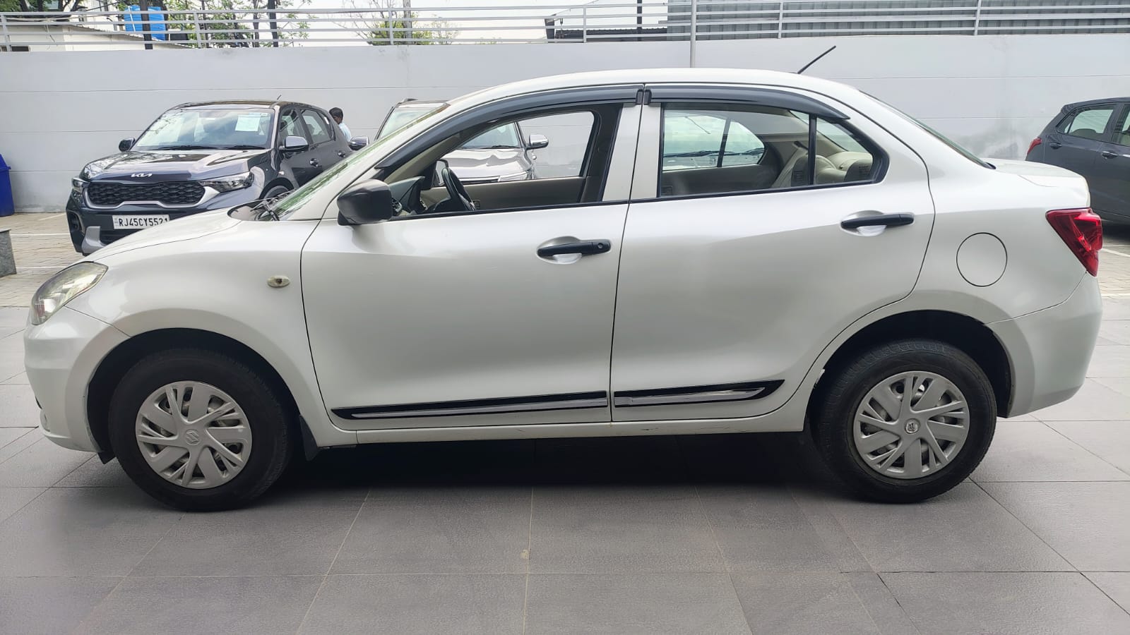 Maruti Suzuki Dzire Lxi – White