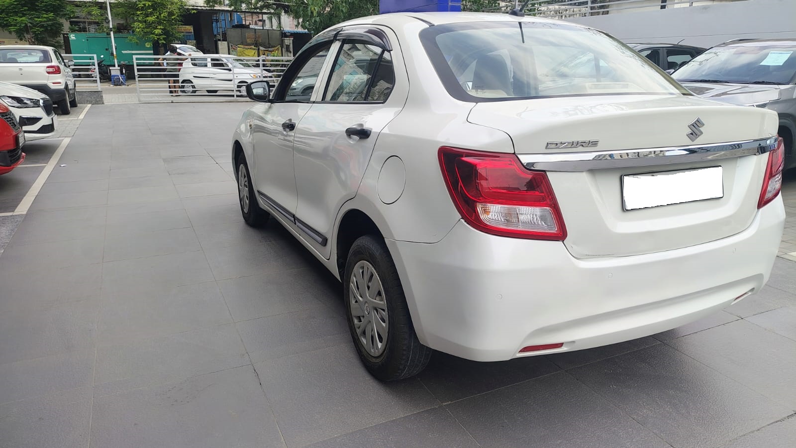 Maruti Suzuki Dzire Lxi – White